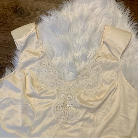 VTG Cottagecore Cream Detailed Lace Silk Top - Picture 11 of 14